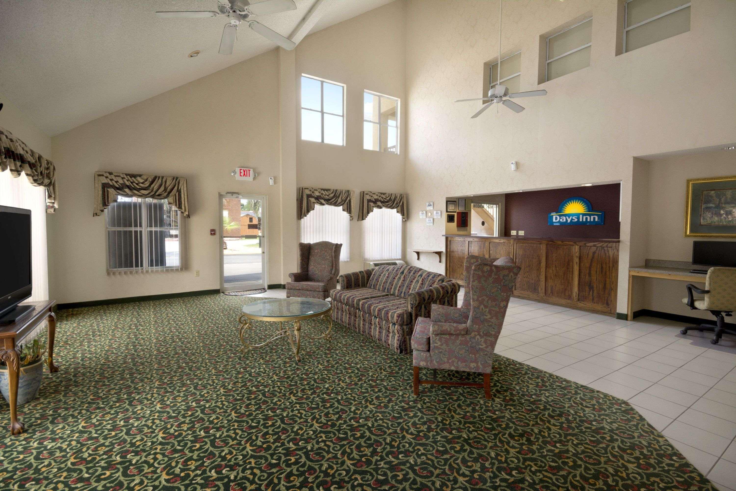 Days Inn By Wyndham Alma Экстерьер фото
