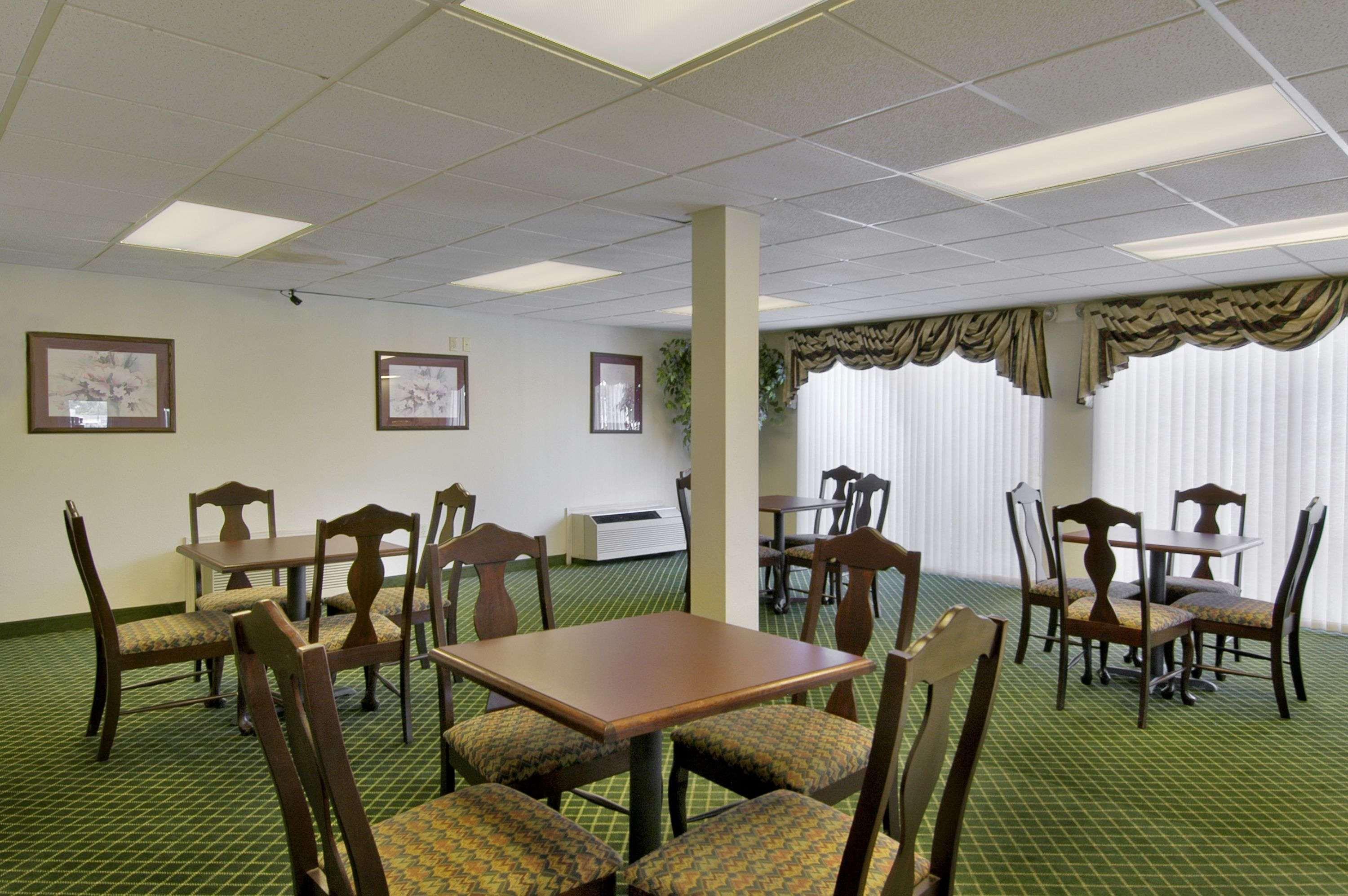 Days Inn By Wyndham Alma Экстерьер фото